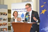 Шейн Кінн презентує новий шведсько-український проект „Місцеве самоврядування і верховенство права в Україні“ на ІХ щорічній Конференції малих міст України у вересні 2014 року